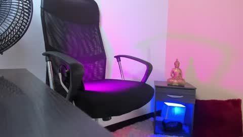 Alice  online show from April 1, 1:41 pm