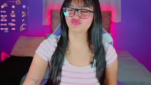 1_scarllet_ online show from April 1, 11:00 am