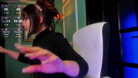 Moona  online show from November 27, 3:15 pm