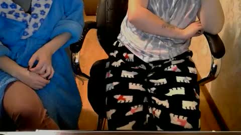 1your_hot_girls online show from February 2, 8:52 pm