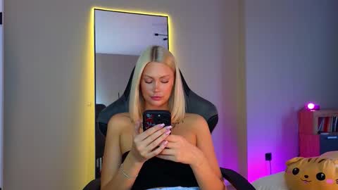 Nura online show from October 29, 3:00 am