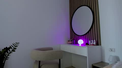 8selene online show from March 4, 10:22 am