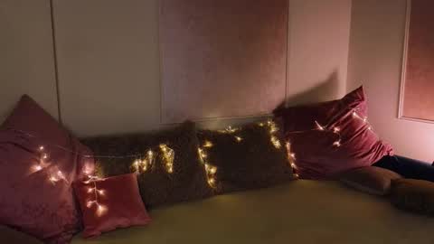 Willow online show from November 29, 9:30 pm