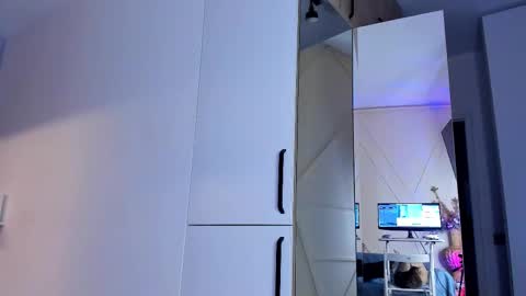 Mia online show from September 24, 3:22 pm