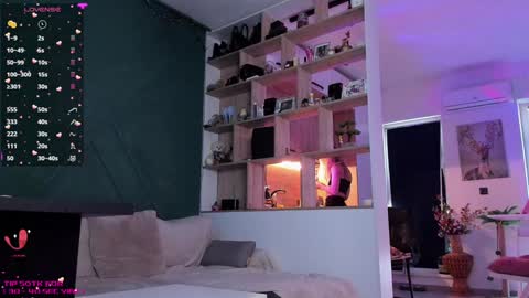 Mia online show from January 17, 1:03 pm