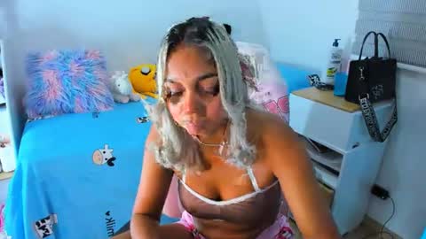 Analia online show from December 13, 1:37 am