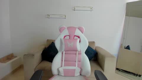    online show from November 21, 12:40 pm