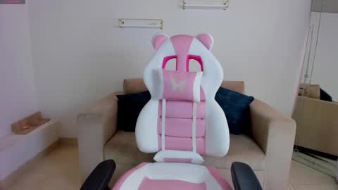    online show from February 25, 1:31 pm