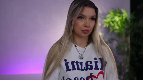 Arielle online show from April 1, 5:30 am