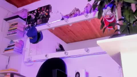 fer online show from February 7, 5:22 am