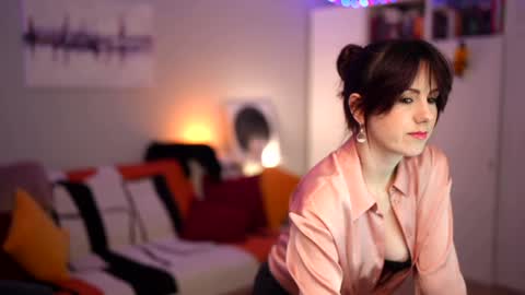 Lili online show from December 2, 11:45 am