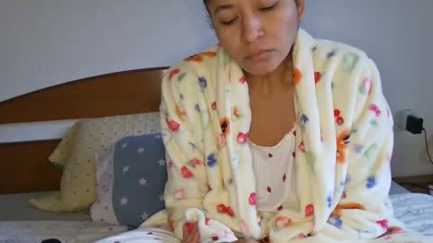 Snapshot of _cattleya1 chatting on December 10, 3:12 pm cat online show from December 10, 3:12 pm