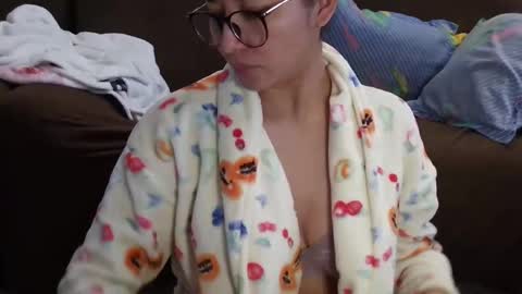 Snapshot of _cattleya1 chatting on March 11, 2:51 pm cat online show from March 11, 2:51 pm