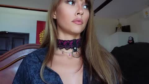 DemiDee online show from March 4, 8:35 am