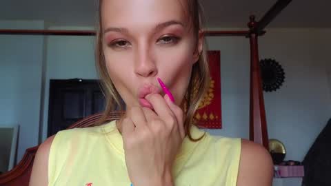 DemiDee online show from March 11, 9:13 am