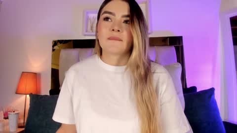 Isabella online show from March 12, 12:30 pm