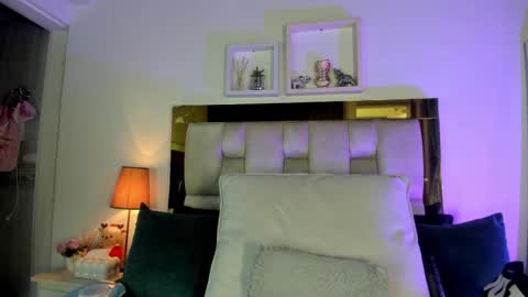 Isabella online show from March 5, 12:01 pm