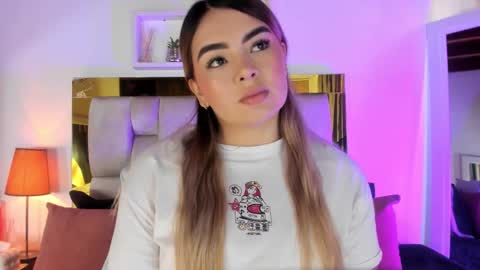 Isabella online show from November 20, 1:01 pm