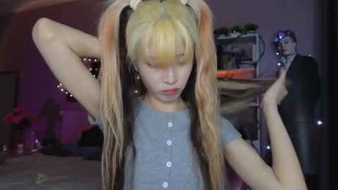 EveEva online show from November 22, 2:25 am