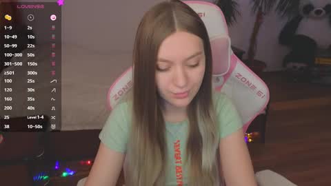 Evie online show from December 12, 6:25 am