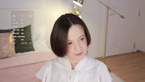 Essie  online show from January 5, 9:47 pm