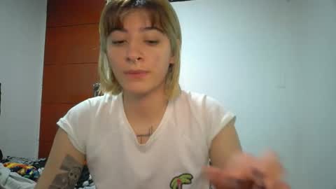 Mia-foster online show from April 18, 2:58 am