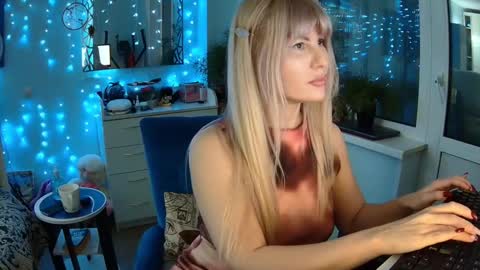 _glamorous_ online show from February 13, 5:22 pm