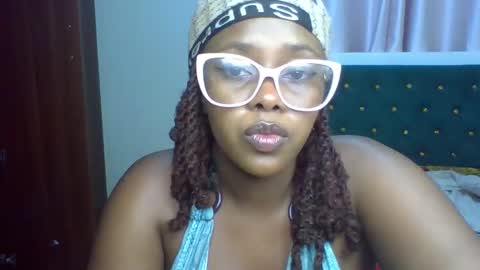 _honey_bloom online show from February 13, 11:01 am