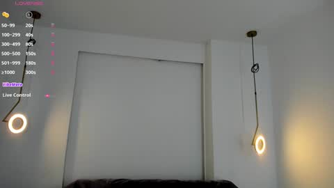 Snapshot of _huge_boobs_ebony chatting on December 22, 7:10 pm Darlis online show from December 22, 7:10 pm