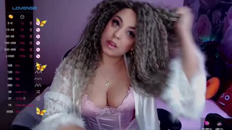 _just_a_queen_3 online show from January 5, 6:24 pm