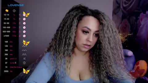 _just_a_queen_3 online show from February 28, 6:09 pm