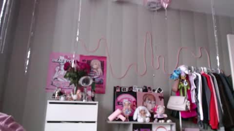 katemiller online show from January 10, 6:18 am