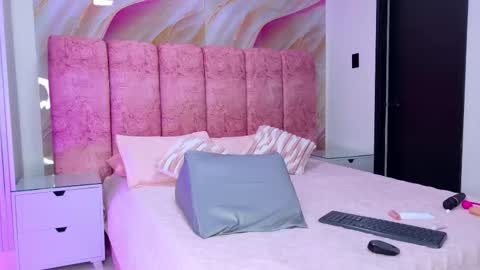 Kendall online show from February 6, 12:30 pm