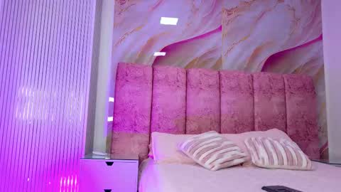 Kendall online show from February 10, 11:57 am