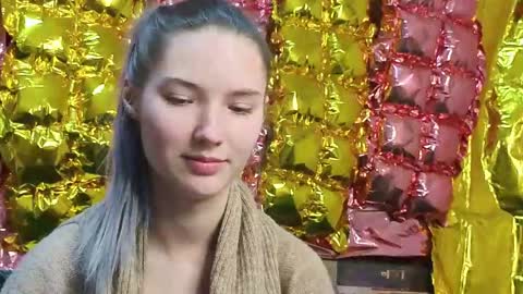 _kikiclark_ online show from April 15, 8:31 pm