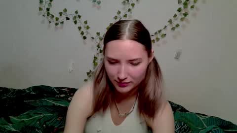 _kikiclark_ online show from November 2, 9:07 pm