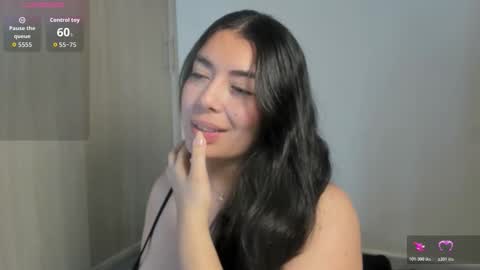 _kimtorres_ online show from December 15, 11:48 am