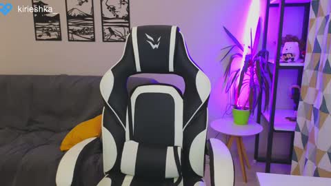 Molly   online show from December 21, 2:15 pm