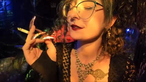 Lady Luna online show from April 3, 9:35 pm