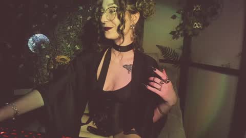 Snapshot of _lady_luna_ chatting on January 17, 12:20 am Lady Luna online show from January 17, 12:20 am