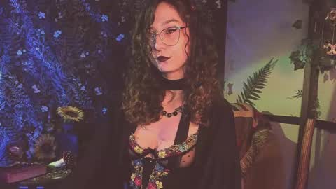 Snapshot of _lady_luna_ chatting on February 11, 12:17 am Lady Luna online show from February 11, 12:17 am