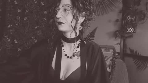 Snapshot of _lady_luna_ chatting on February 24, 12:49 am Lady Luna online show from February 24, 12:49 am