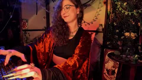 Snapshot of _lady_luna_ chatting on September 28, 12:39 am Lady Luna online show from September 28, 12:39 am