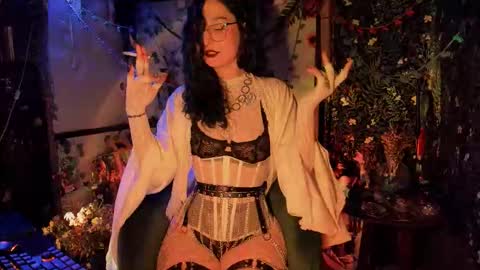 Snapshot of _lady_luna_ chatting on October 13, 12:02 am Lady Luna online show from October 13, 12:02 am