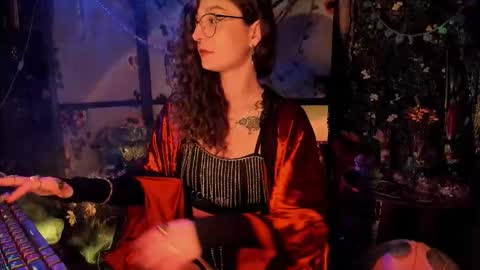 Snapshot of _lady_luna_ chatting on October 11, 12:04 am Lady Luna online show from October 11, 12:04 am