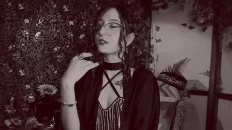 Snapshot of _lady_luna_ chatting on December 28, 12:04 am Lady Luna online show from December 28, 12:04 am