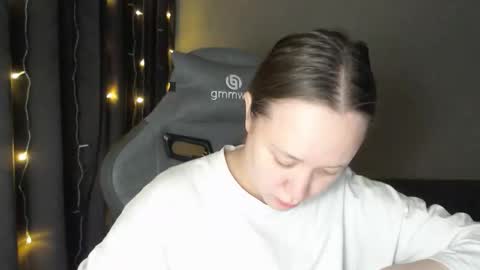 _lalune_ online show from January 18, 8:27 pm