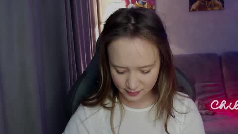 _lalune_ online show from November 5, 9:36 am