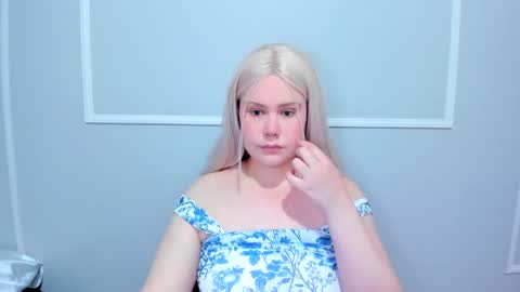 Snapshot of _leana_oo chatting on September 17, 4:05 pm leana online show from September 17, 4:05 pm