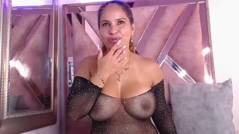 Lia online show from October 17, 6:00 pm